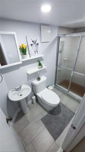 Lower Unit-73 Littlefield Crescent E, Kitchener, ON - Indoor Photo Showing Bathroom