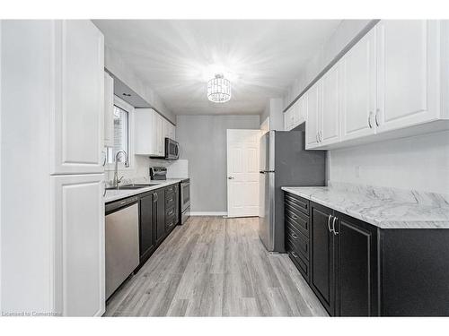 111 Chalmers Street S, Cambridge, ON - Indoor Photo Showing Kitchen