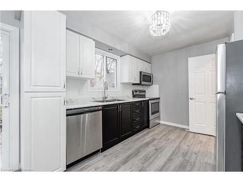 111 Chalmers Street S, Cambridge, ON - Indoor Photo Showing Kitchen