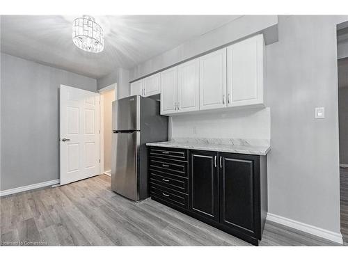 111 Chalmers Street S, Cambridge, ON - Indoor Photo Showing Kitchen