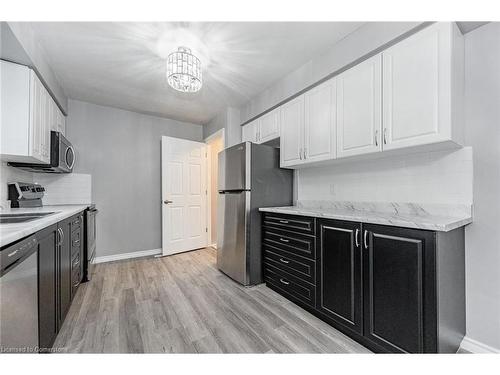 111 Chalmers Street S, Cambridge, ON - Indoor Photo Showing Kitchen