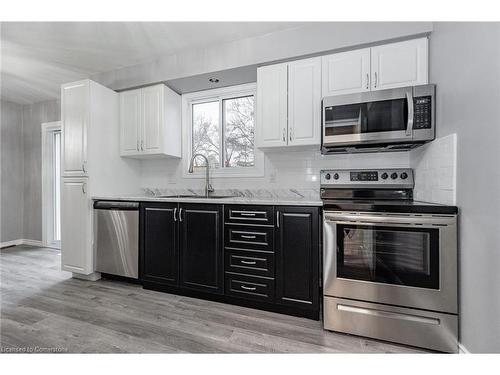 111 Chalmers Street S, Cambridge, ON - Indoor Photo Showing Kitchen