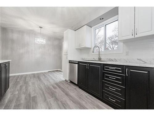 111 Chalmers Street S, Cambridge, ON - Indoor Photo Showing Kitchen