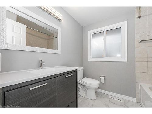 111 Chalmers Street S, Cambridge, ON - Indoor Photo Showing Bathroom