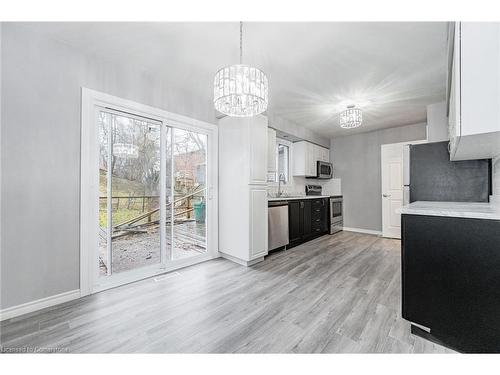 111 Chalmers Street S, Cambridge, ON - Indoor Photo Showing Kitchen