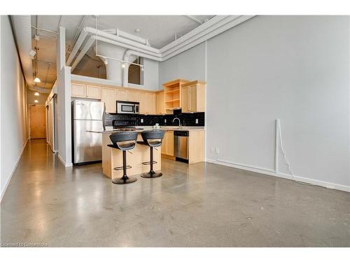 104-404 King Street W, Kitchener, ON - Indoor Photo Showing Kitchen