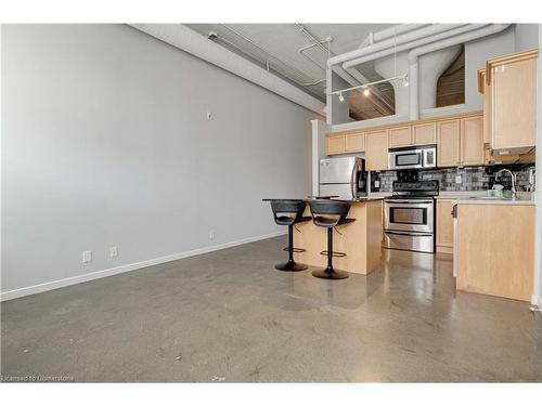 104-404 King Street W, Kitchener, ON - Indoor Photo Showing Kitchen