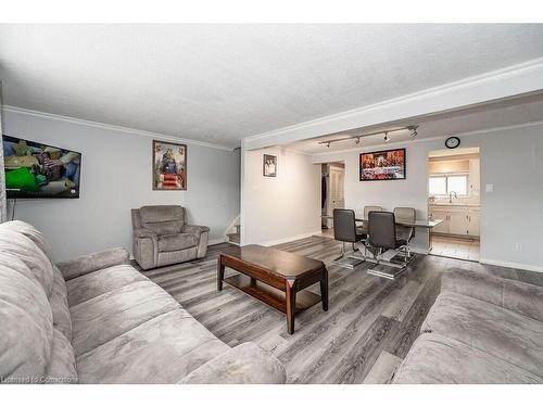 30-11 Grand River Boulevard, Kitchener, ON - Indoor Photo Showing Living Room