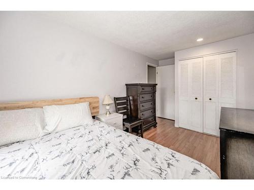 30-11 Grand River Boulevard, Kitchener, ON - Indoor Photo Showing Bedroom