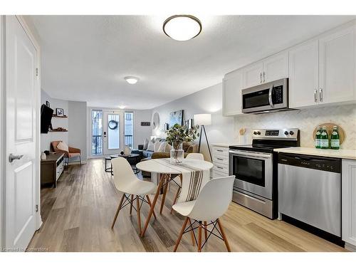 30A-1989 Ottawa Street S, Kitchener, ON - Indoor Photo Showing Kitchen With Upgraded Kitchen