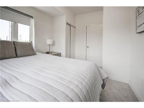 B10-10 Palace Street, Kitchener, ON - Indoor Photo Showing Bedroom