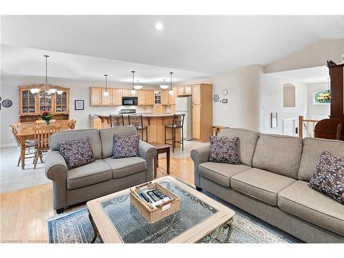 1483 Pope Street, Lasalle, ON - Indoor Photo Showing Living Room