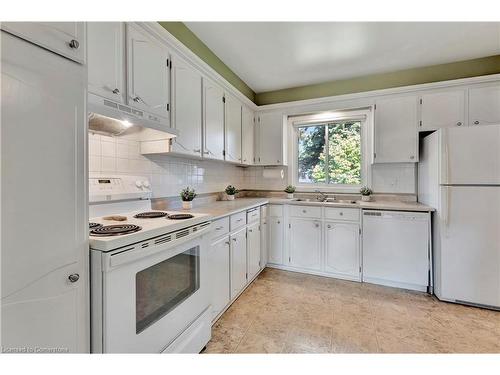 324 Braemore Avenue, Waterloo, ON - Indoor Photo Showing Kitchen With Double Sink