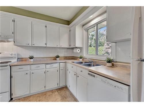 324 Braemore Avenue, Waterloo, ON - Indoor Photo Showing Kitchen With Double Sink