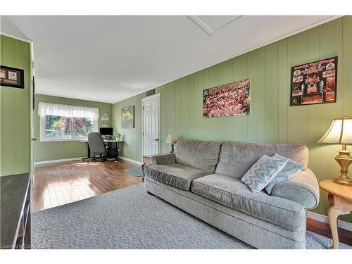 324 Braemore Avenue, Waterloo, ON - Indoor Photo Showing Living Room