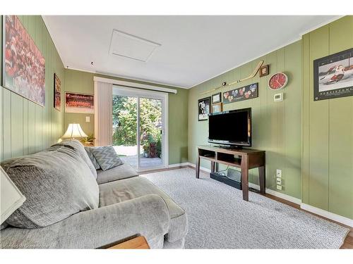 324 Braemore Avenue, Waterloo, ON - Indoor Photo Showing Living Room