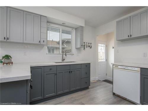 5 Shea Crescent, Kitchener, ON - Indoor Photo Showing Kitchen