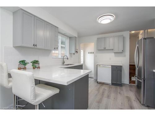 5 Shea Crescent, Kitchener, ON - Indoor Photo Showing Kitchen