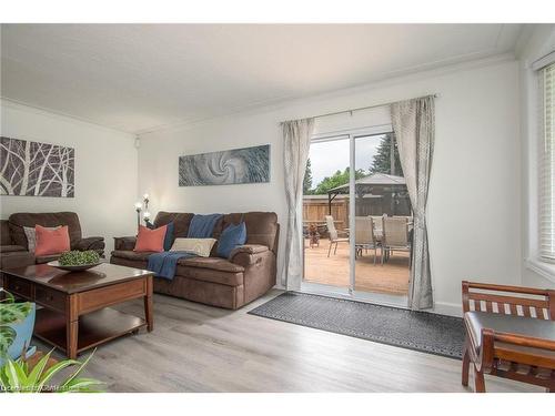 5 Shea Crescent, Kitchener, ON - Indoor Photo Showing Living Room