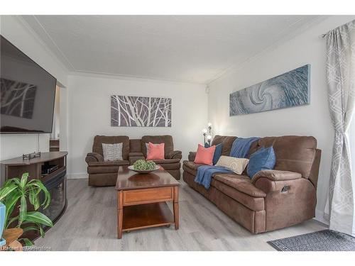 5 Shea Crescent, Kitchener, ON - Indoor Photo Showing Living Room