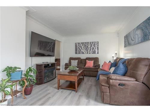 5 Shea Crescent, Kitchener, ON - Indoor Photo Showing Living Room