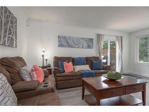 5 Shea Crescent, Kitchener, ON - Indoor Photo Showing Living Room