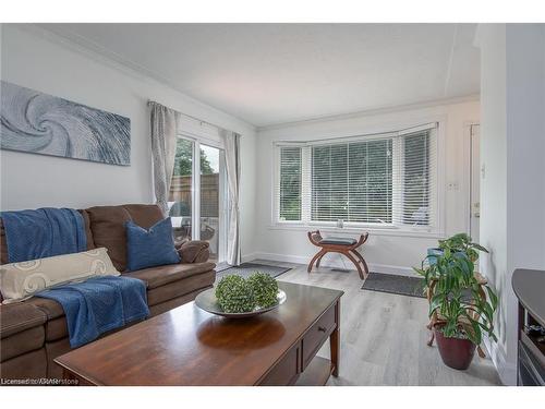 5 Shea Crescent, Kitchener, ON - Indoor Photo Showing Living Room