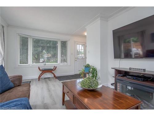 5 Shea Crescent, Kitchener, ON - Indoor Photo Showing Living Room