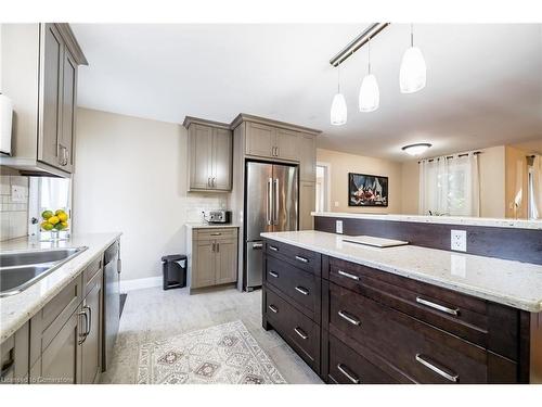 301 Kendalwood Road, Whitby, ON - Indoor Photo Showing Kitchen With Upgraded Kitchen