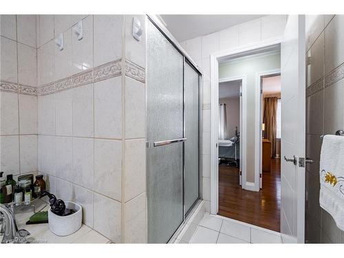 301 Kendalwood Road, Whitby, ON - Indoor Photo Showing Bathroom