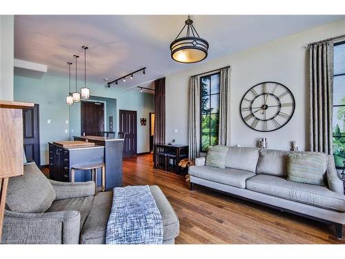 801-191 King Street S, Waterloo, ON - Indoor Photo Showing Living Room