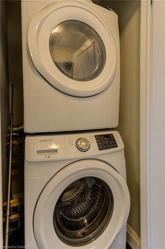 61 Turner Avenue Avenue, Kitchener, ON - Indoor Photo Showing Laundry Room