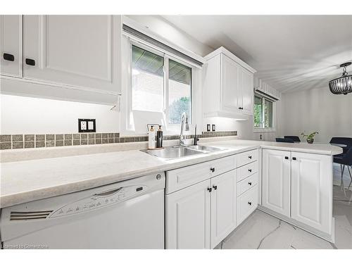 267 Erb Street E, Waterloo, ON - Indoor Photo Showing Kitchen