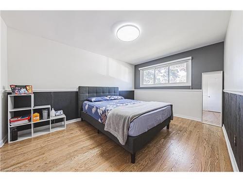 267 Erb Street E, Waterloo, ON - Indoor Photo Showing Bedroom