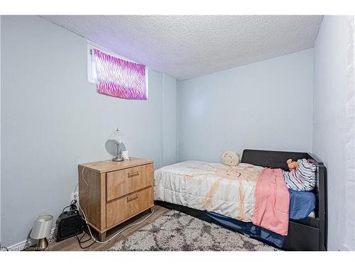 228 Ingleside Place, Kitchener, ON - Indoor Photo Showing Bedroom