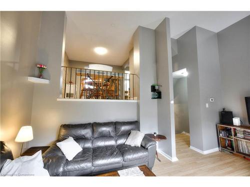 46-51 Paulander Drive, Kitchener, ON - Indoor Photo Showing Living Room