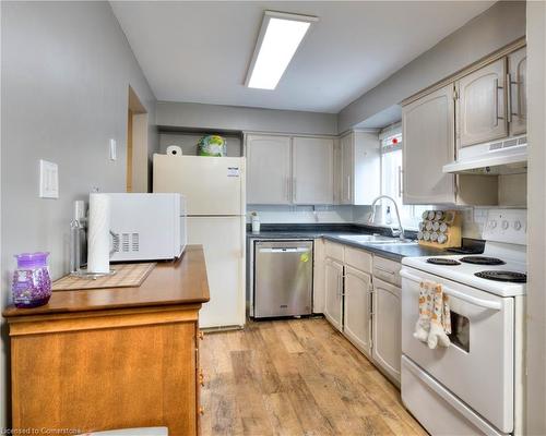 46-51 Paulander Drive, Kitchener, ON - Indoor Photo Showing Kitchen