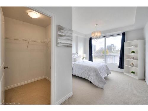 310-539 Belmont Avenue W, Kitchener, ON - Indoor Photo Showing Bedroom