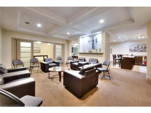 310-539 Belmont Avenue W, Kitchener, ON - Indoor Photo Showing Living Room