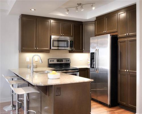 310-539 Belmont Avenue W, Kitchener, ON - Indoor Photo Showing Kitchen With Upgraded Kitchen