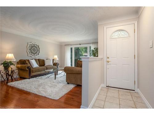 180 Vermont Street, Waterloo, ON - Indoor Photo Showing Living Room