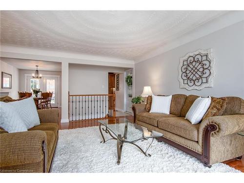 180 Vermont Street, Waterloo, ON - Indoor Photo Showing Living Room