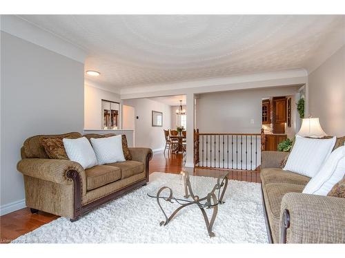 180 Vermont Street, Waterloo, ON - Indoor Photo Showing Living Room