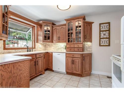 180 Vermont Street, Waterloo, ON - Indoor Photo Showing Kitchen