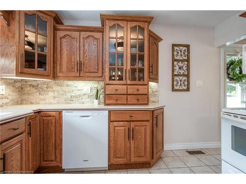 180 Vermont Street, Waterloo, ON - Indoor Photo Showing Kitchen