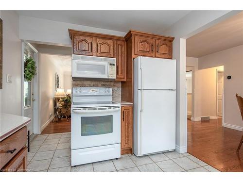 180 Vermont Street, Waterloo, ON - Indoor Photo Showing Kitchen