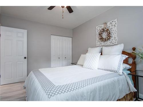 180 Vermont Street, Waterloo, ON - Indoor Photo Showing Bedroom