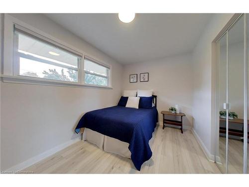 180 Vermont Street, Waterloo, ON - Indoor Photo Showing Bedroom