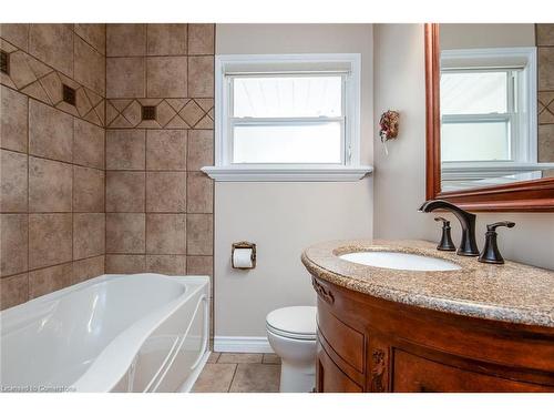 180 Vermont Street, Waterloo, ON - Indoor Photo Showing Bathroom