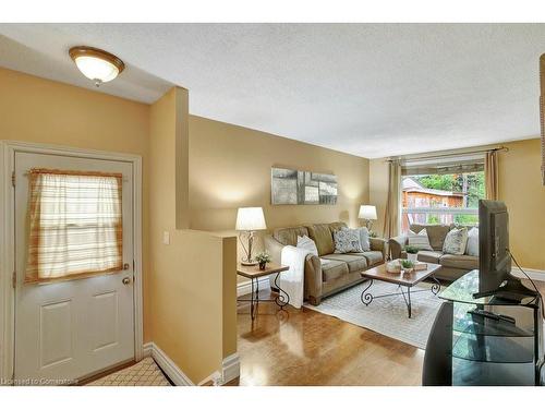 66 Carter Crescent, Cambridge, ON - Indoor Photo Showing Living Room